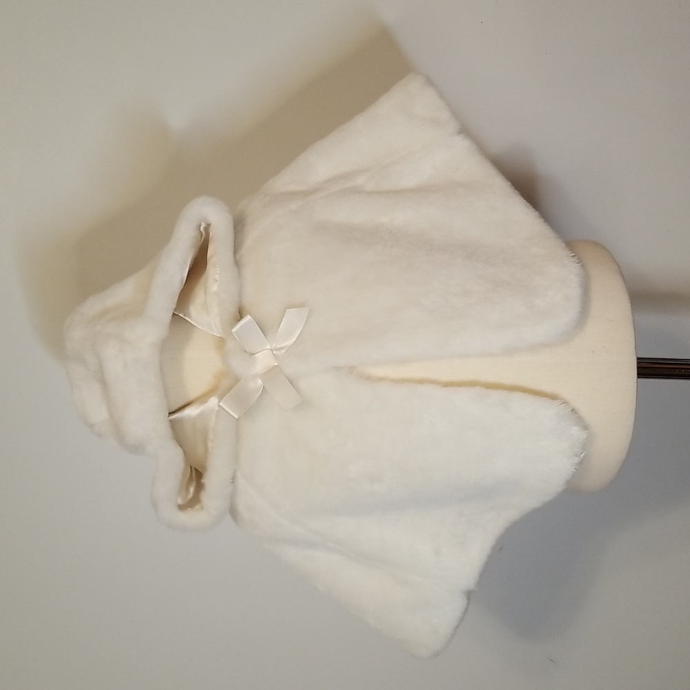 Baby GAP White faux fur Cape